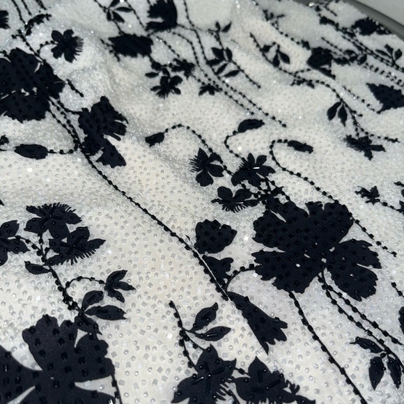 Vintage BLACKTIE Oleg Cassini Beaded Black and White Floral Top 100% Silk - Picture 9 of 11